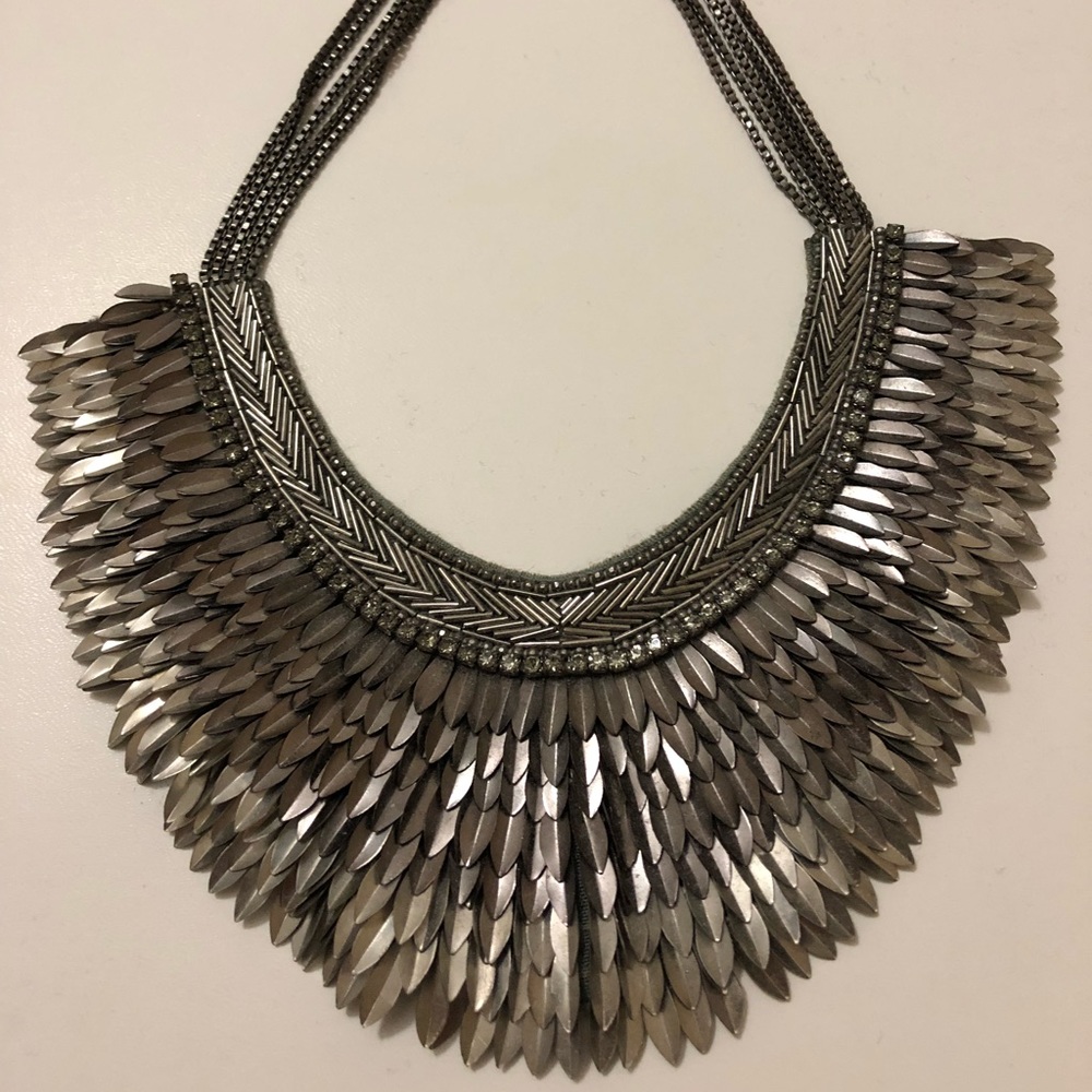 💯 Authentic Stella & Dot Pegasus Bib Necklace